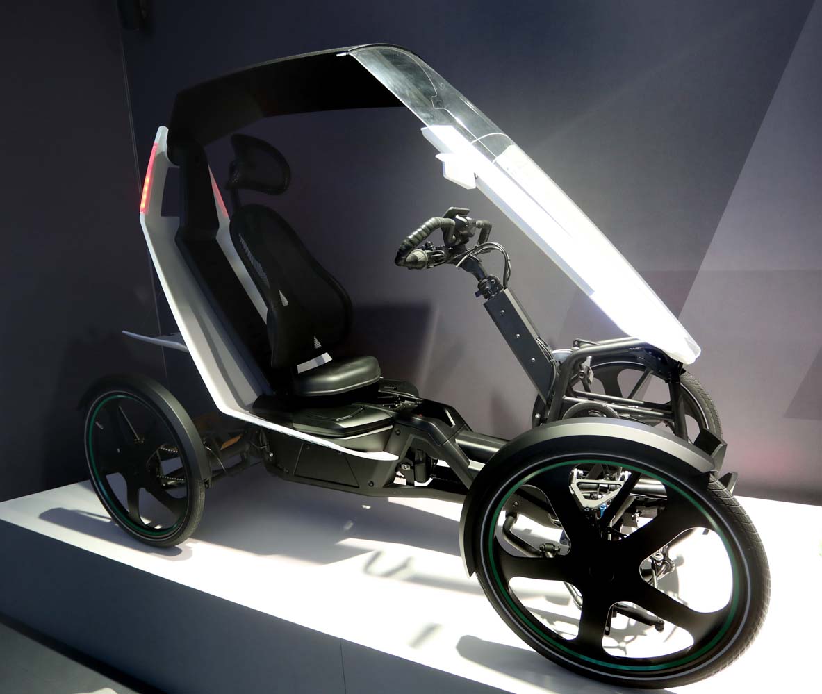 MAN03. Las Vegas (United States), 06/01/2017.- A concept electric assisted bio-hybrid 4-wheel bicycle made by German company Schaeffler on display at the 2017 International Consumer Electronics Show in Las Vegas, Nevada, USA, 06January 2017. The annual CES which takes place from 5-8 January is a place where industry manufacturers, advertisers and tech-minded consumers converge to get a taste of new gadgets and innovations coming to the market each year. (Estados Unidos) EFE/EPA/MIKE NELSON