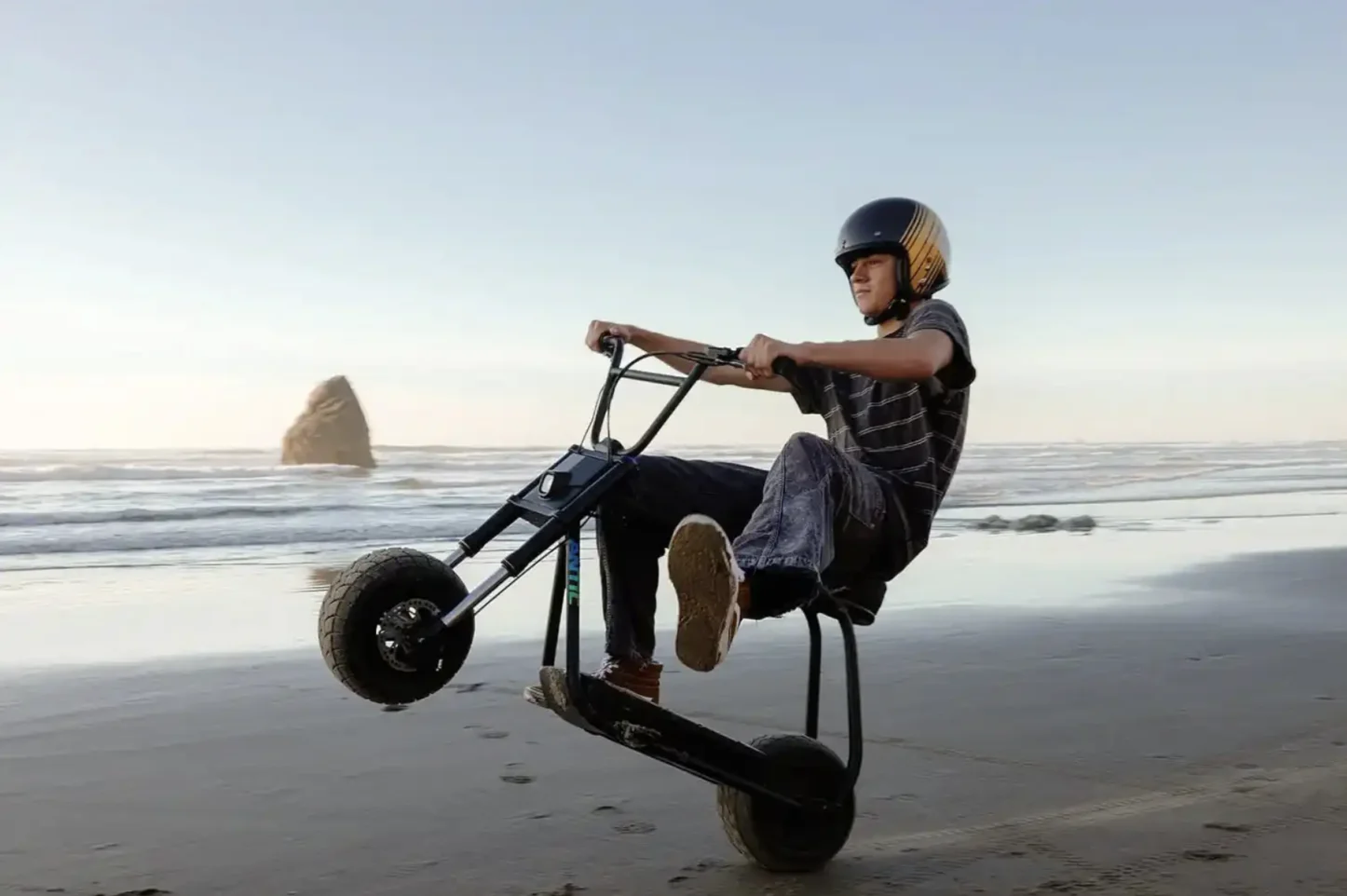 翘车头“有手就行”？Future Motion推出黑科技电单车Antic，让你秒变特技车手！